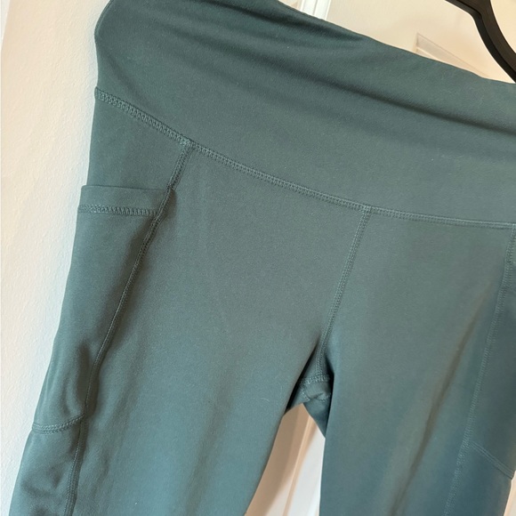 Greenish blue workout leggings, with side pockets. - Picture 2 of 5